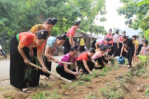 Phụ nữ Mường La xây dựng gia đình “5 không, 3 sạch”