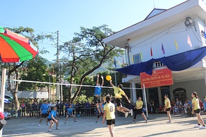 Thị trấn Thuận Châu: Giải bóng chuyền hơi chào mừng 89 năm Ngày thành lập MTDT thống nhất Việt Nam