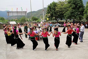 Bản Nà Tòng: Tổ chức Ngày hội đại đoàn kết toàn dân tộc