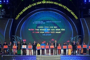 Thủ tướng Nguyễn Xuân Phúc: Giương cao ngọn cờ tập hợp đại đoàn kết toàn dân tộc