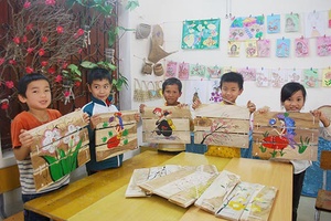 Những bức tranh gỗ lan tỏa yêu thương