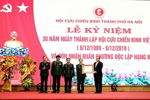 Tích cực tham gia xây dựng, bảo vệ Đảng, Nhà nước và nhân dân