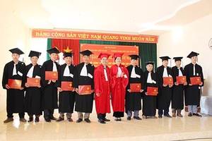 Trường Đại học Luật Hà Nội: Bế giảng và trao bằng tốt nghiệp Đại học Luật khóa 1 tại Sơn La