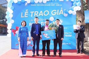  Trung tâm kinh doanh VNPT - Sơn La: Trao giải Chương trình "Lắp truyền hình - Rinh Tivi 4K"