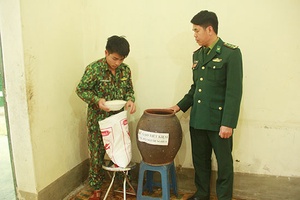 “Hũ gạo tình thương” -  thêm bền chặt tình quân dân