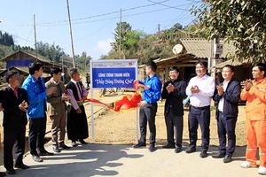 Khánh thành công trình thanh niên “Thắp sáng đường quê” và Chương trình “Trao niềm tin, gửi yêu thương”