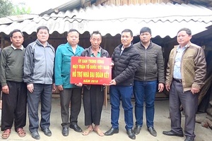 Bắc Yên: Trao 2 nhà Đại đoàn kết cho hộ nghèo tại xã Hồng Ngài
