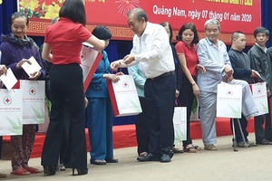 Mọi người, mọi nhà đều có Tết