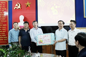 Các đồng chí lãnh đạo tỉnh thăm, chúc Tết các địa phương, đơn vị