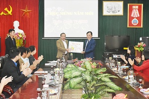 Đồng chí Phó Chủ tịch Thường trực HĐND tỉnh thăm, chúc Tết các cơ quan báo chí