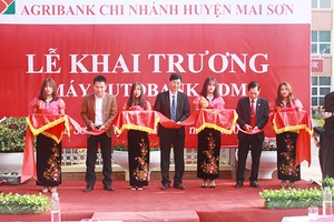 Agribank Chi nhánh tỉnh Sơn La: Khai trương máy gửi – rút tiền tự động AutoBank tại Mai Sơn