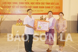 Trường Cao đẳng Sơn La: Gặp mặt lưu học sinh, sinh viên, học viên các tỉnh Bắc Lào nhân dịp Tết cổ truyền Việt Nam xuân Canh Tý 2020