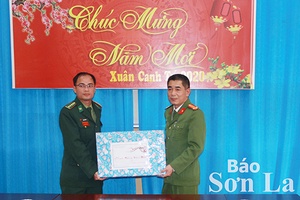 BIDV Chi nhánh Sơn La: Thăm, tặng quà tại xã Chiềng Tương (Yên Châu)