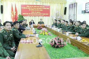 Bộ trưởng Bộ Quốc phòng chúc Tết các điểm cầu của Bộ đội Biên phòng