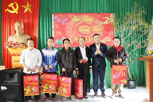 Chương trình "Tết ấm vùng cao" năm 2020 tại xã Sam Kha (Sốp Cộp)