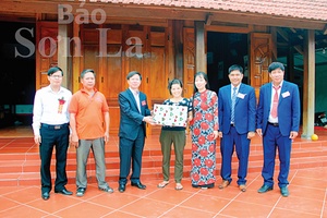 Đất Phù Hoa ngàn hoa dâng Bác