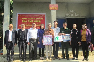 Những ngôi nhà ấm tình đồng đội