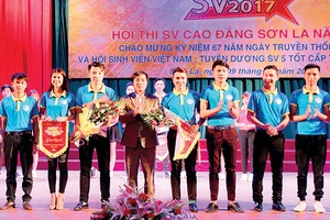 Hội thi “SV Cao đẳng Sơn La 2017”; tuyên dương Sinh viên 5 tốt cấp trường