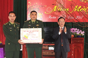 Đồng chí Hoàng Văn Chất thăm, chúc tết tại huyện Mộc Châu và Vân Hồ