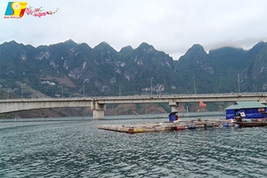 Ngày xuân trên lòng hồ thủy điện Sơn La