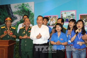 Phó Thủ tướng Thường trực Trương Hòa Bình dự buổi họp mặt các chiến sĩ cách mạng từng bị địch bắt tù đày