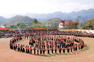 Yên Châu:  Lễ hội “Mừng đất nước đổi mới, mừng Đảng quang vinh, mừng Xuân Đinh Dậu năm 2017”