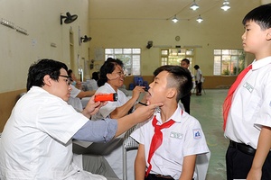 Bất cập trong tổ chức khám sức khỏe định kỳ cho học sinh