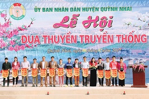 Sôi động Lễ hội đua thuyền Quỳnh Nhai