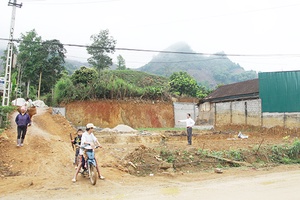 Xung quanh vụ việc ở Tân Lang (Phù Yên): Kỳ 1: Cần làm rõ việc cán bộ bản bán tài sản chung