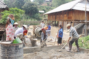 Phổng Lăng làm đường giao thông nông thôn