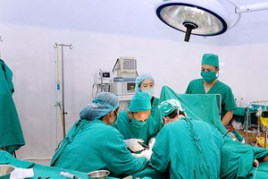 Ứng dụng tiến bộ khoa học kỹ thuật, nâng cao chất lượng khám, chữa bệnh cho nhân dân