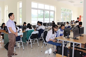 499 học sinh tham gia cuộc thi giải Toán, Vật lý trên Internet cấp quốc gia  