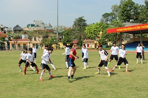 Chuyên gia bóng đá Hoa Kỳ giao lưu, huấn luyện đội tuyển bóng đá nữ tỉnh