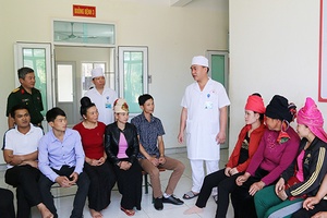 Những người lính khoác áo blu trắng