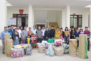 Đoàn thiện nguyện tỉnh Tây Ninh và thành phố Hà Nội: Hỗ trợ trên 400 triệu đồng cho xã Háng Đồng