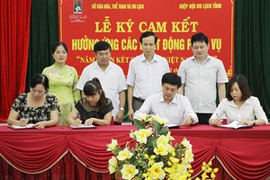 Lễ ký cam kết hưởng ứng các hoạt động phục vụ “Năm đoàn kết, hữu nghị Việt Nam - Lào 2017”
