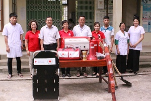 Hỗ trợ trang thiết bị y tế cho xã Chiềng San