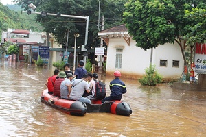 Mưa lũ gây thiệt hại nhiều tài sản, hoa màu của nhân dân   