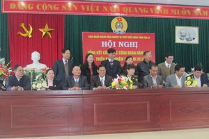 Chăm lo đời sống vật chất, tinh thần của CCVCLĐ