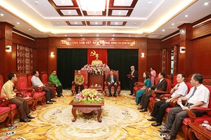 Đoàn đại biểu các tỉnh của nước CHDCND Lào sang thăm và dự các hoạt động “Năm đoàn kết hữu nghị Việt Nam - Lào 2017” chào xã giao Thường trực tỉnh ủy