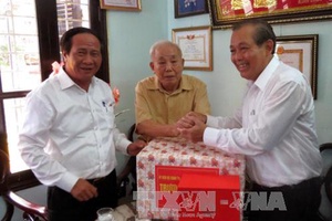 Lãnh đạo Đảng, Nhà nước thăm và tặng quà gia đình chính sách tại Hải Phòng