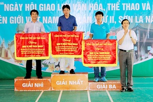 Bế mạc và trao giải môn kéo co “Ngày hội giao lưu văn hóa, thể thao và du lịch vùng biên giới Việt Nam - Lào lần thứ II - Sơn La năm 2017”
