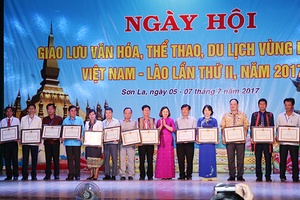 Bế mạc “Ngày hội giao lưu văn hóa, thể thao & du lịch vùng biên giới Việt Nam - Lào, lần thứ II, năm 2017”
