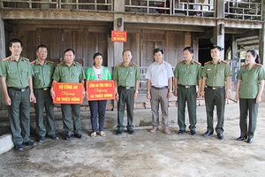  Công an tỉnh:  Gắn biển, trao Nhà tình nghĩa cho 4 cán bộ, chiến sĩ có hoàn cảnh khó khăn
