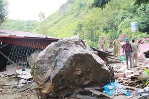 Thành phố: Sạt lở đá 1 nhà bị sập, 2 người bị thương nặng