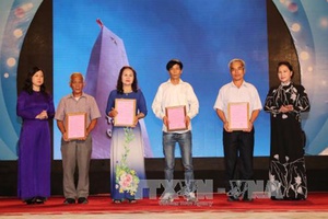 Chủ tịch Quốc hội Nguyễn Thị Kim Ngân dự Chương trình tri ân liệt sỹ “Sâu nặng ân tình”