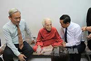 Phó Chủ tịch Quốc hội Đỗ Bá Tỵ thăm, tặng quà thương binh, Bà mẹ Việt Nam Anh hùng tại Đồng Nai