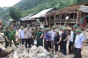 Bộ trưởng Bộ Nông nghiệp và PTNT  kiểm tra thiệt hại do mưa lũ tại Mường La