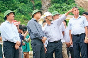 Thứ trưởng Bộ Xây dựng  làm việc tại huyện Mường La