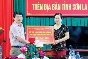 Các tổ chức, cá nhân ủng hộ đồng bào bị thiệt hại do mưa lũ tại huyện Mường La